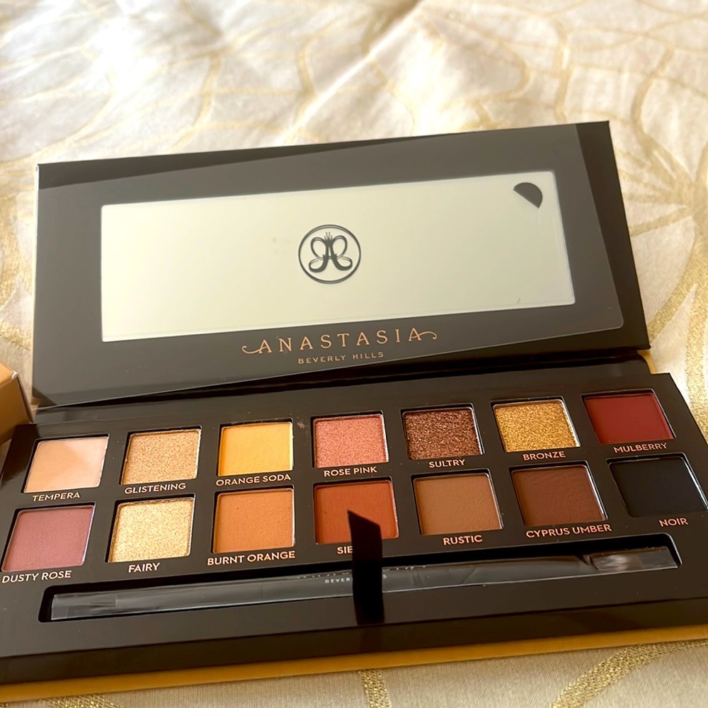 Anastasia soft glam palette
